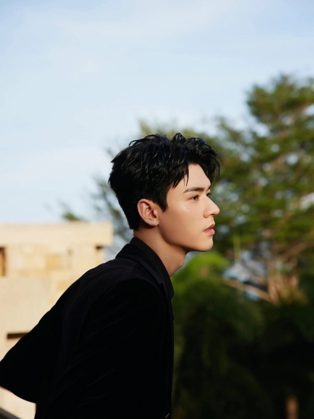 龚俊大学时期旧照流出,看清9年前的素颜状态,是否整容一目了然