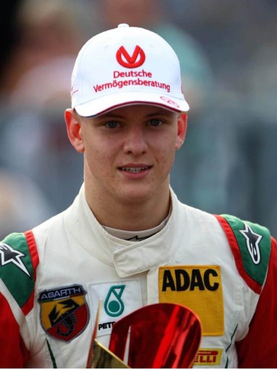 舒马赫昏迷6年苏醒,治疗费高达2.2亿英镑,多亏妻子不让安乐死