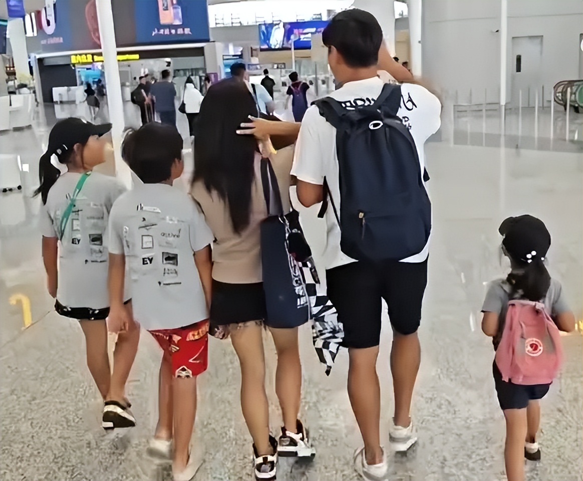 生图 何洁参加活动瘦出锁骨，红毯生图又瘦又美，晒写真笑言只修了一点