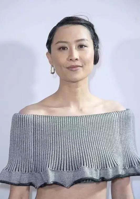 发型 陈法拉在国外怎么了?想秀身材却被网红鞋毁了,发型更丑的没眼看
