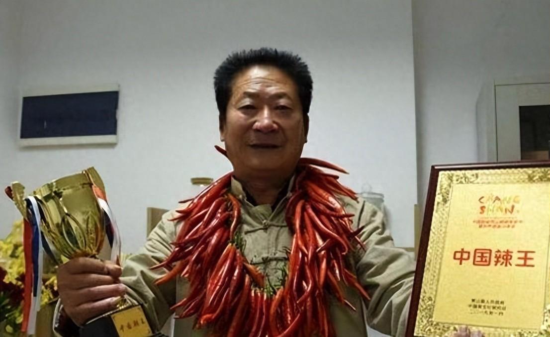 景甜|中国“辣王”李永志:5斤辣椒配白酒吃了38年,如今下场令人同情