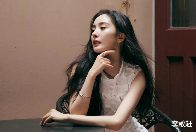 丁佩|有一种“差距”叫杨幂和嘉行，分离1个月，发展近况天差地别