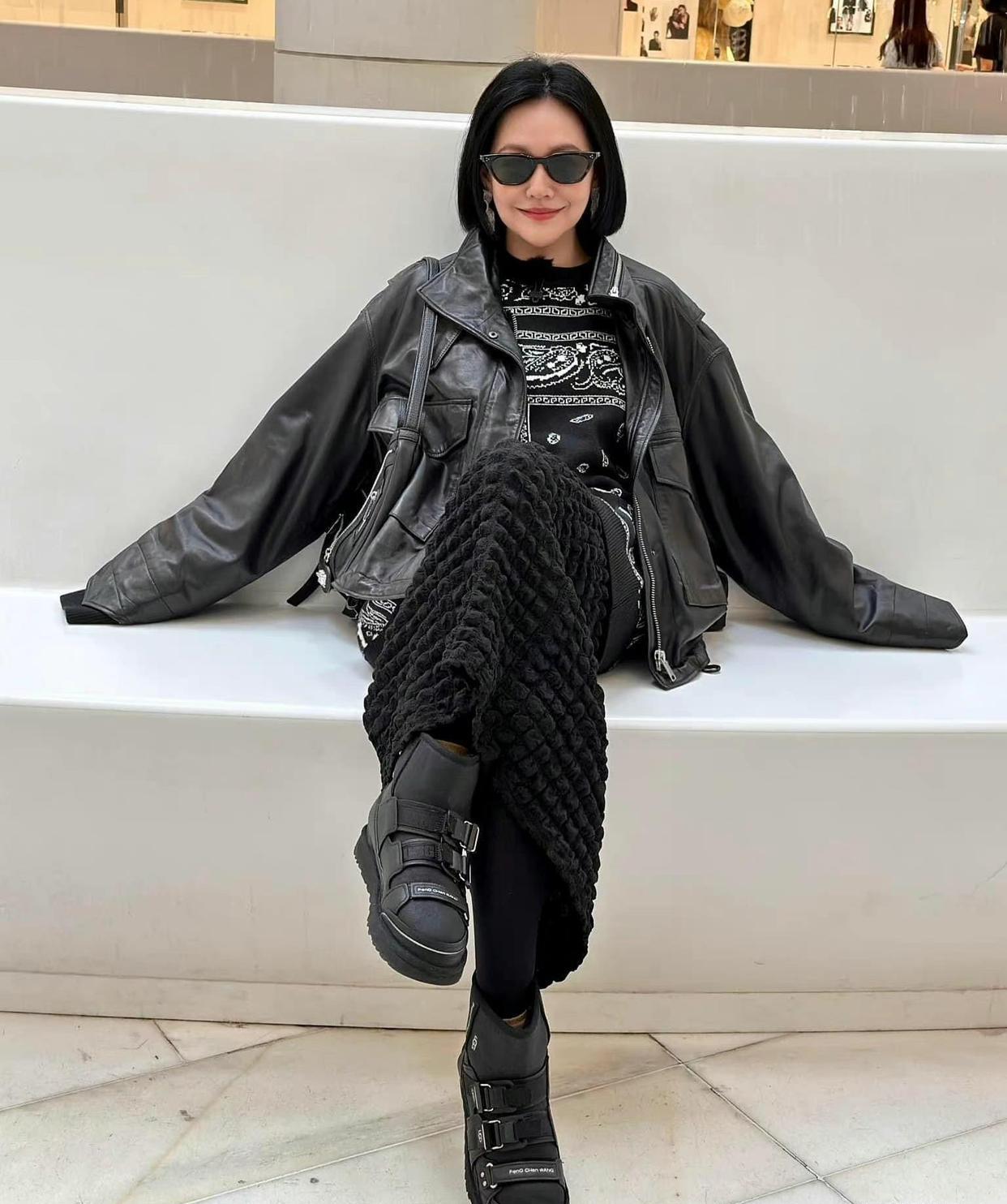 小S|小S晒照去韩国，自称好久没来很开心，吃韩牛酱蟹表情好夸张