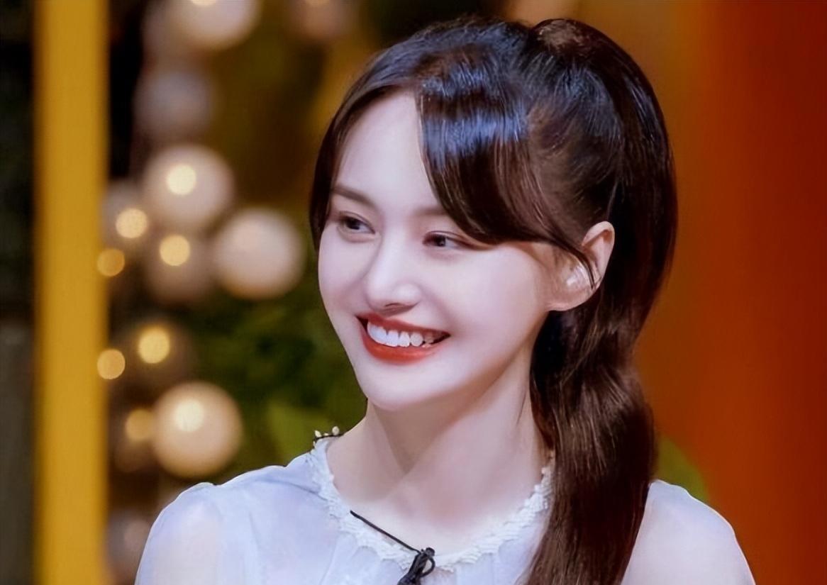 被强制执行9050万,郑爽在美国成“疯婆子”,为洗白什么话都敢说