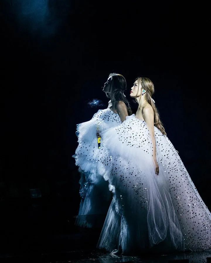 容祖儿,你到底穿过多少丑衣服啊?!!