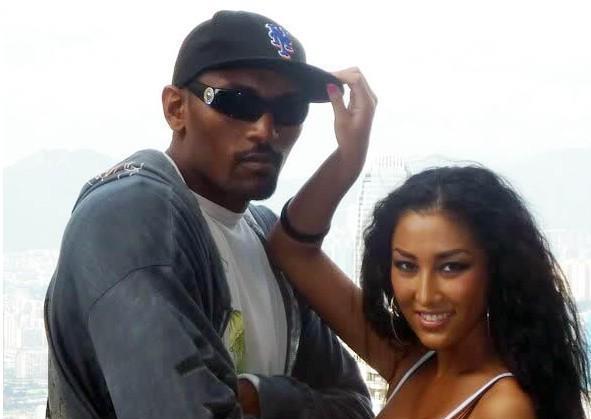 女歌手爱上外籍黑人与之远赴美国，被家暴打至肛裂，年近40无人敢娶