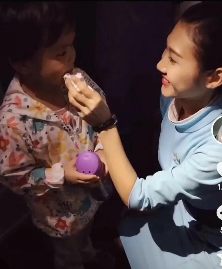 福建美女空姐远嫁瑞士,网友称: 找了全网最儒雅的老外