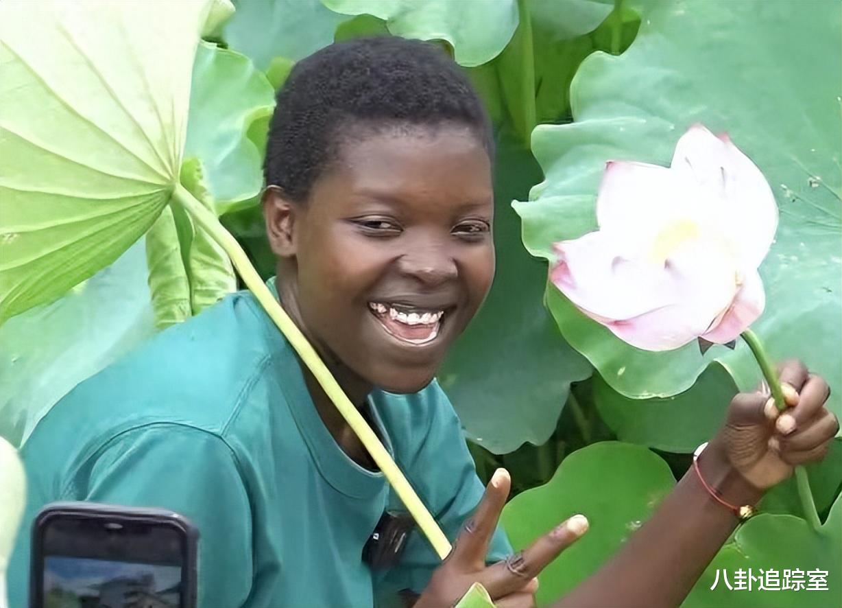 Rose归国至今未洗头，好友曝其盖新房懒更新，哥哥曾送鸡怕妹挨饿