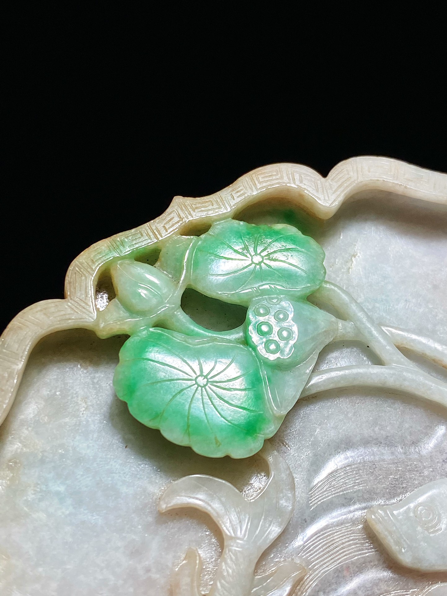 翡翠|清道光 老坑飘绿翡翠 双鱼纹 莲莲有鱼 海棠形 笔舔 水洗 摆件