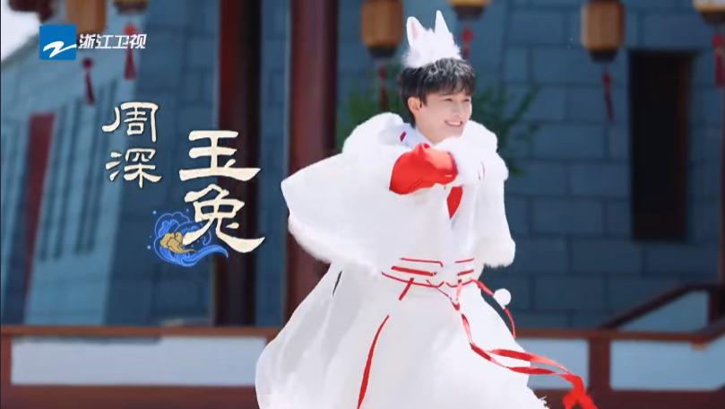 周深|奔跑吧：蒙眼撕名牌，周深以一打二，成功逆袭，再次迎来高光时刻