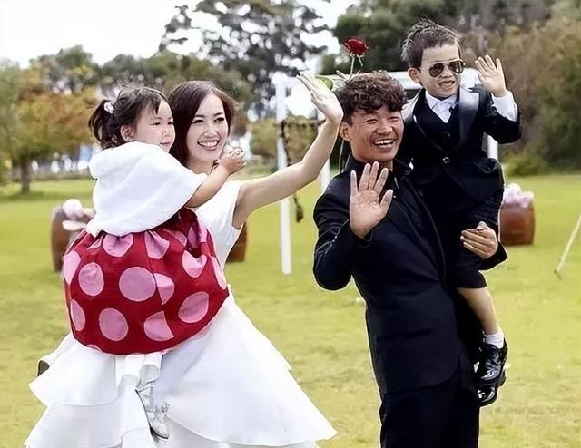 示好?马蓉带儿女看王宝强新电影,女儿写信大赞,王宝强感动表白