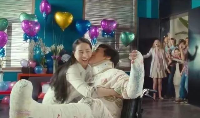 70岁林凤娇守活寡40年,终于守得云开见月明,成龙甘愿上交亿身家