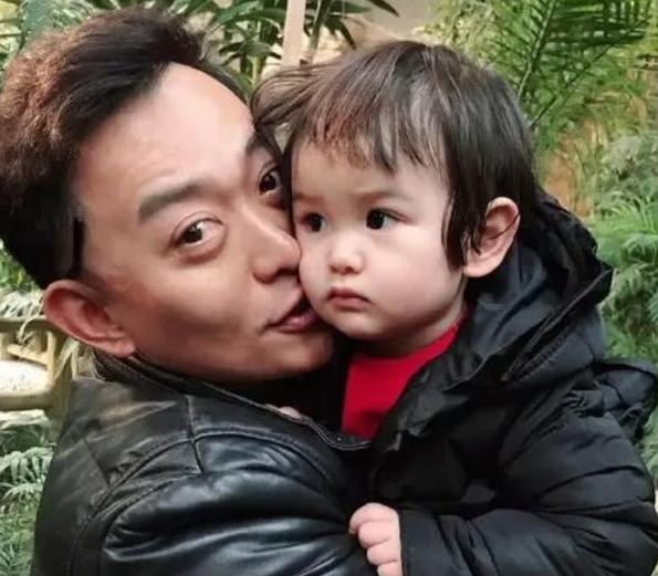 黄海冰，时代抛弃你时，连声招呼都不打