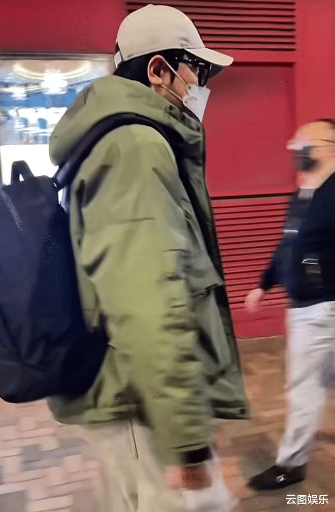 罗嘉良|罗嘉良携妻女回港过年!60岁站街头打扮朴素,已定居北京住别墅