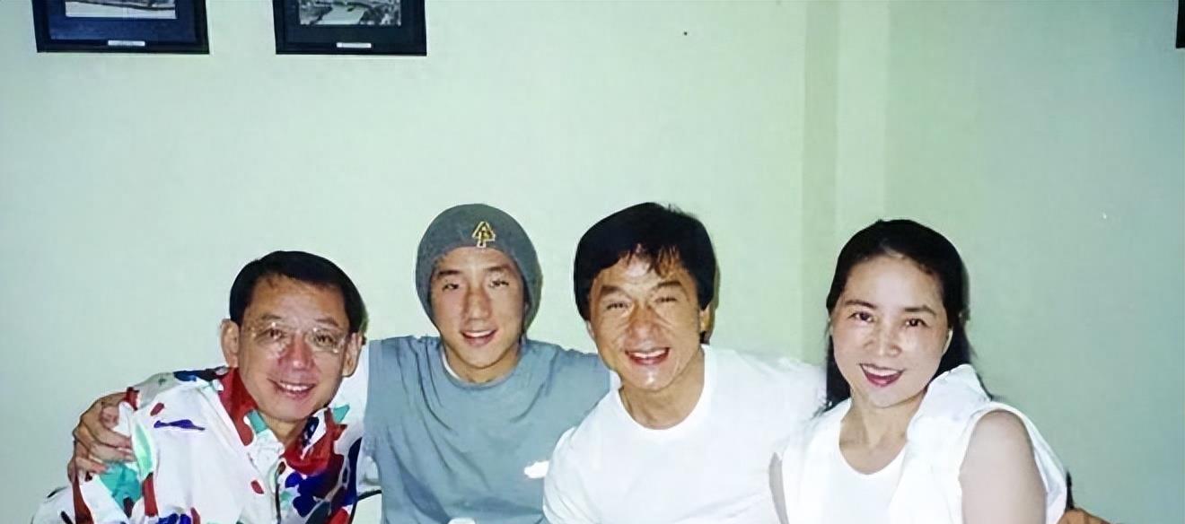 亲生父子终于相认了!成龙与邓丽君后裔终于相认,家业因果尽显!