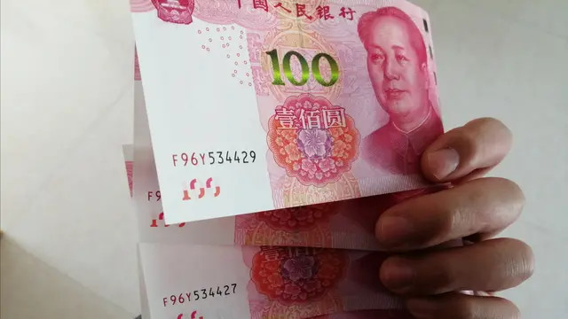 |家里有1999版的100元纸币，是收藏起来还是用出去呢？