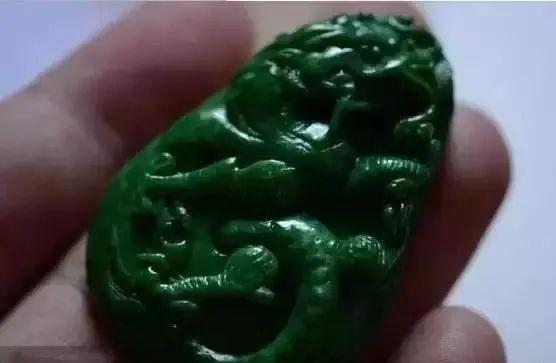 如何分辨你的翡翠种老还是种嫩?