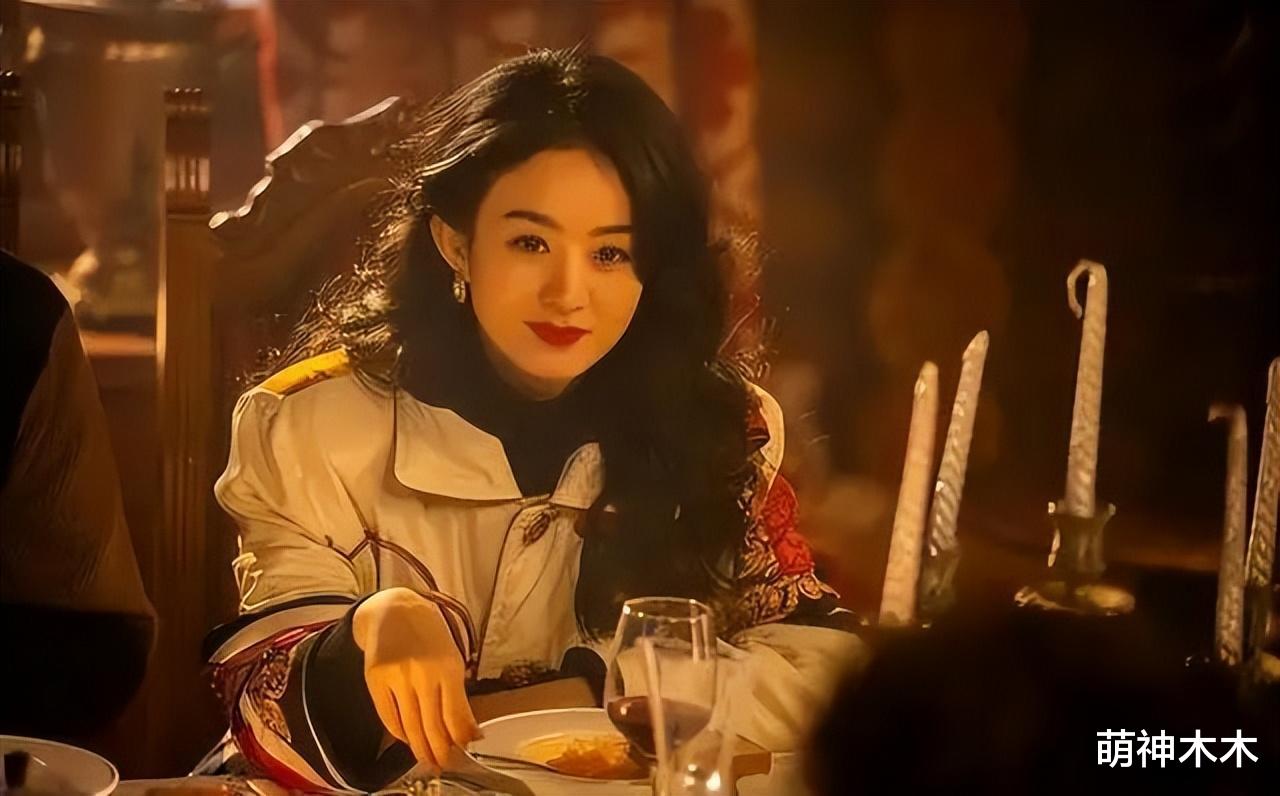 杨幂|杨幂新剧路透曝光,卷发造型撞款赵丽颖,妆造显老瘦到快脱相