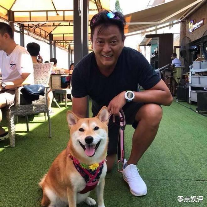 魏骏杰|魏骏杰与长发女子亲密合照！情人身份曝光获祝福，不避谈第二春