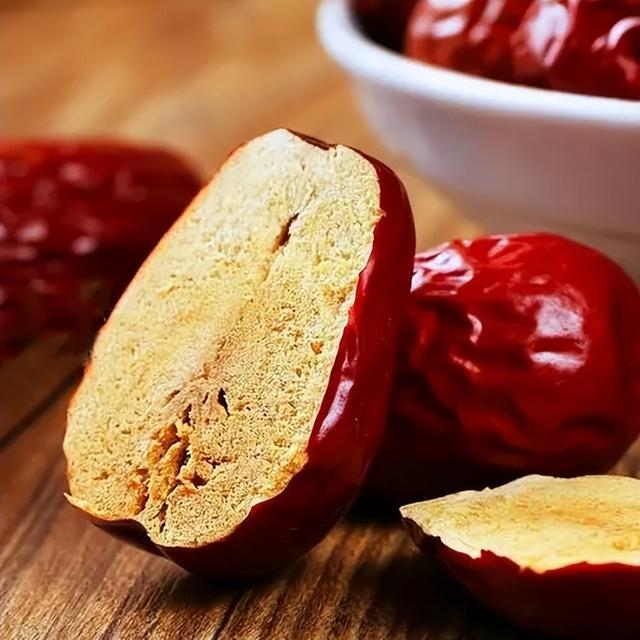 红枣是胃病的“催化剂”？医生：养胃建议远离3物，早了解早受益