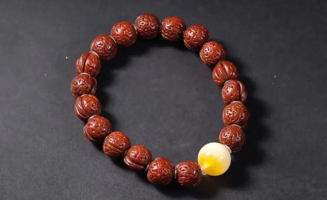 适合身体弱的人佩戴的文玩