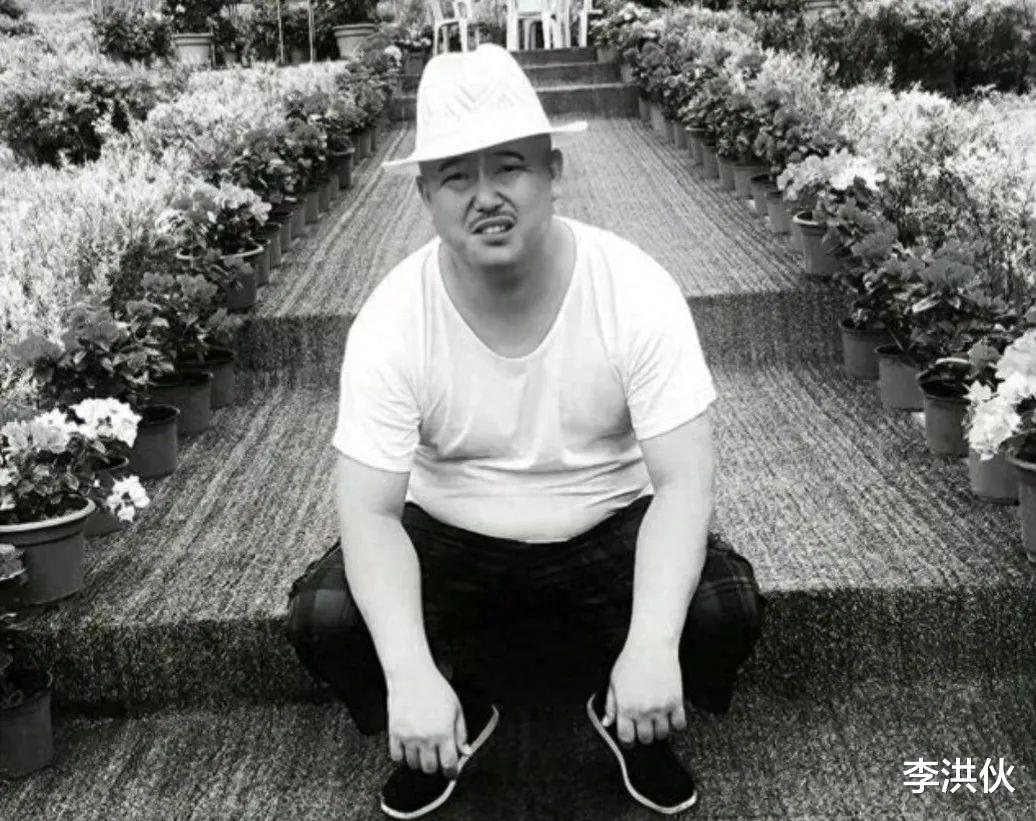 《乡爱13》刘能扮演者病逝，生前熬夜喝酒发福50斤，留下两个幼子