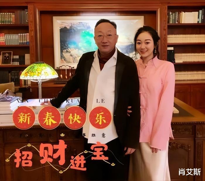 读女校遭棒打鸳鸯,与华为千金组闺蜜团,何超欣才是四房的王牌?