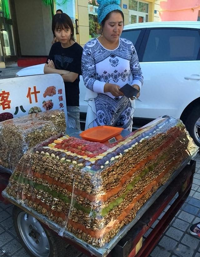 切糕|没生意还全国乱窜，遭大众抵制的“新疆切糕”，究竟有啥猫腻