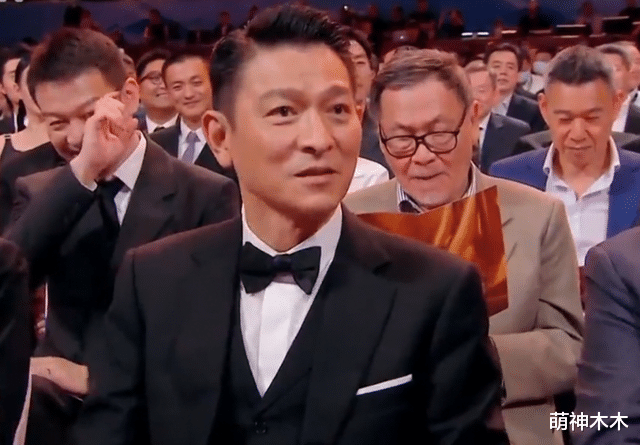 江疏影|华表奖现场明星反应太精彩！张译、刘烨获奖，张涵予陪跑紧抿嘴唇