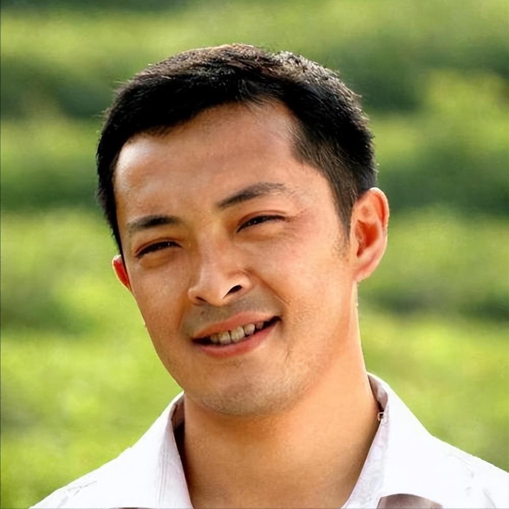 她长得漂亮却不想红，与影帝结婚12年后分手，如今不当演员做老师