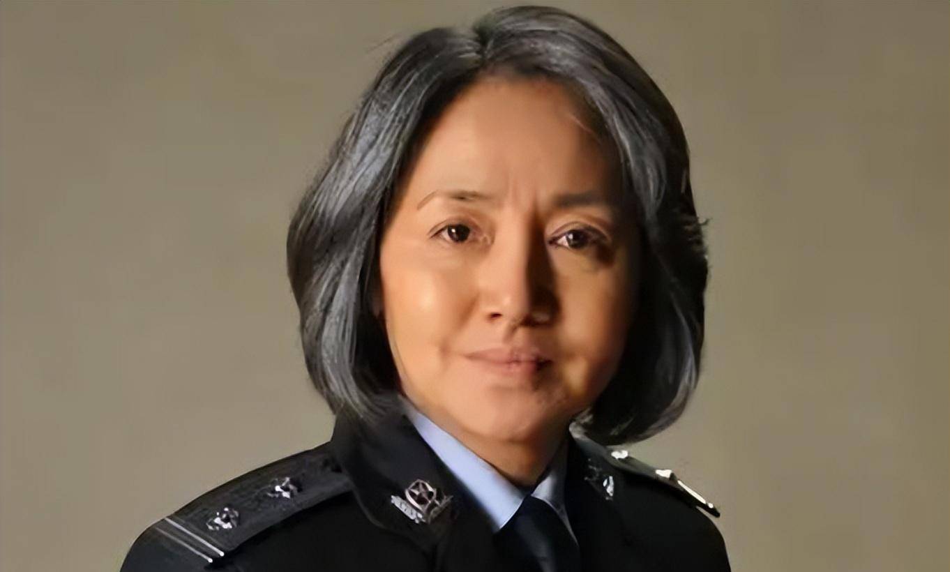 接连的出演让很多导演都看到了她的实力,终于在1988年,李野萍出演了