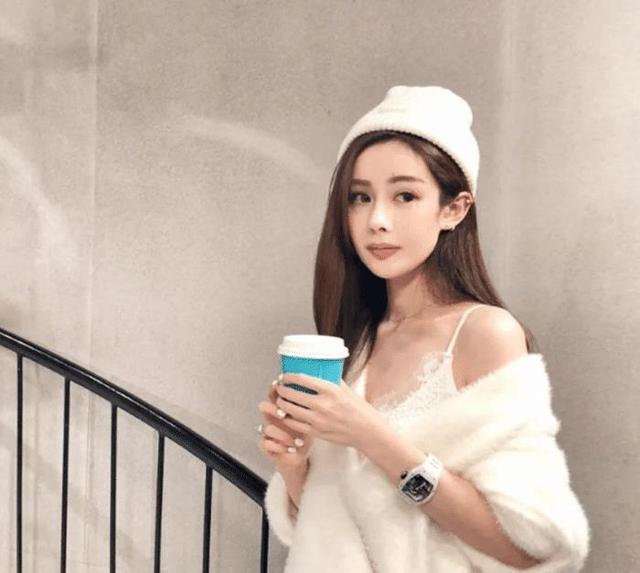 连王思聪都佩服“高端女玩家”，母凭子贵得9亿，山鸡一夜变凤凰