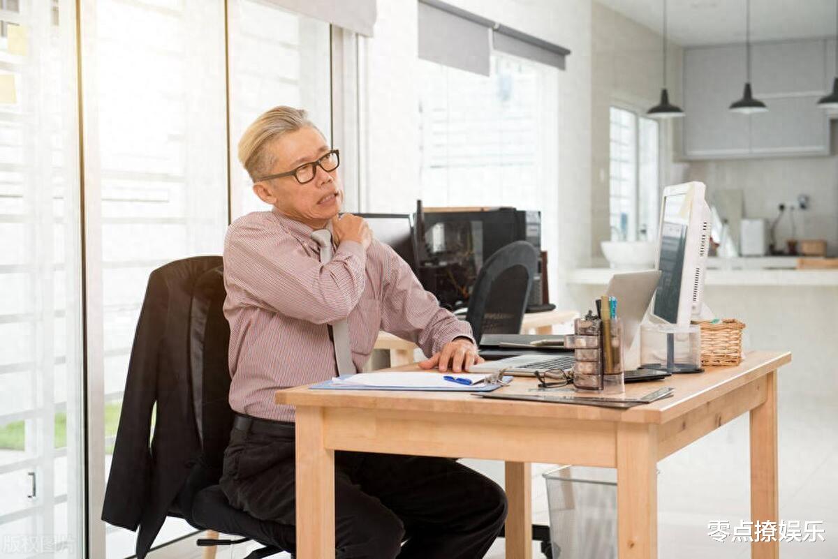 快退休同事提前吃食堂,被领导训斥不感恩当场摔饭盆,考核组愣了