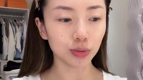 程晓玥|程晓玥产后迅速复工，自曝体重只有92斤，全母乳喂养曾乳腺炎高烧