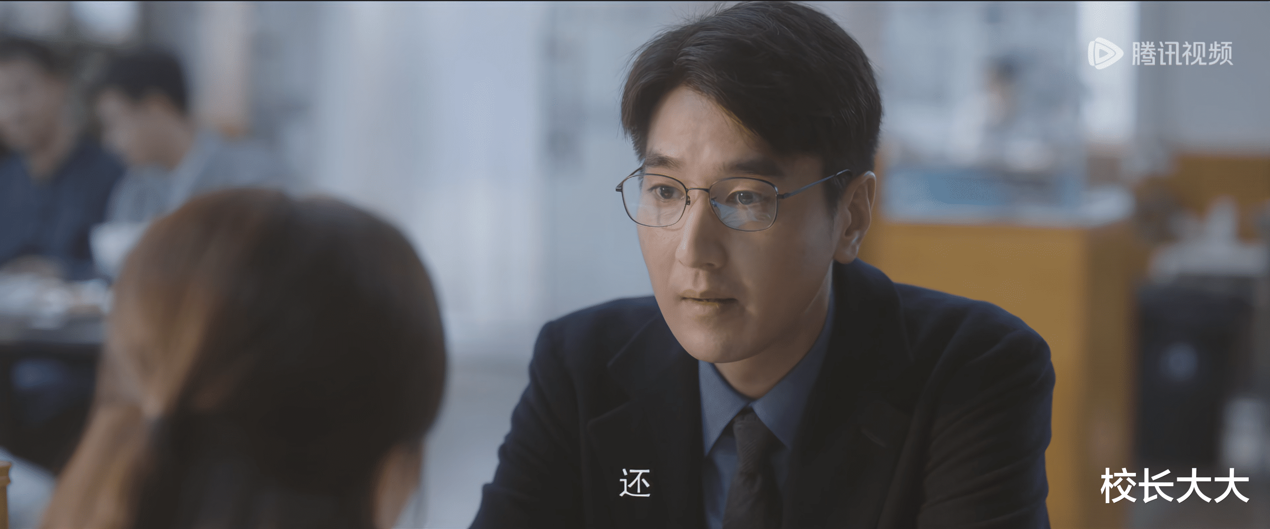 《问心》赵又廷和毛晓彤越有CP感,就越显得女律师很突兀