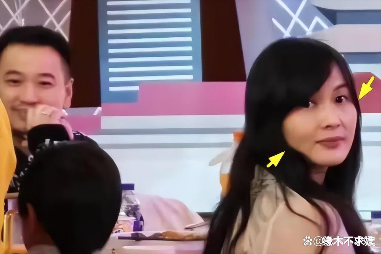 吴尊一家3口南丰城被偶遇!买十几件平价款,43岁林丽莹穿搭被嘲