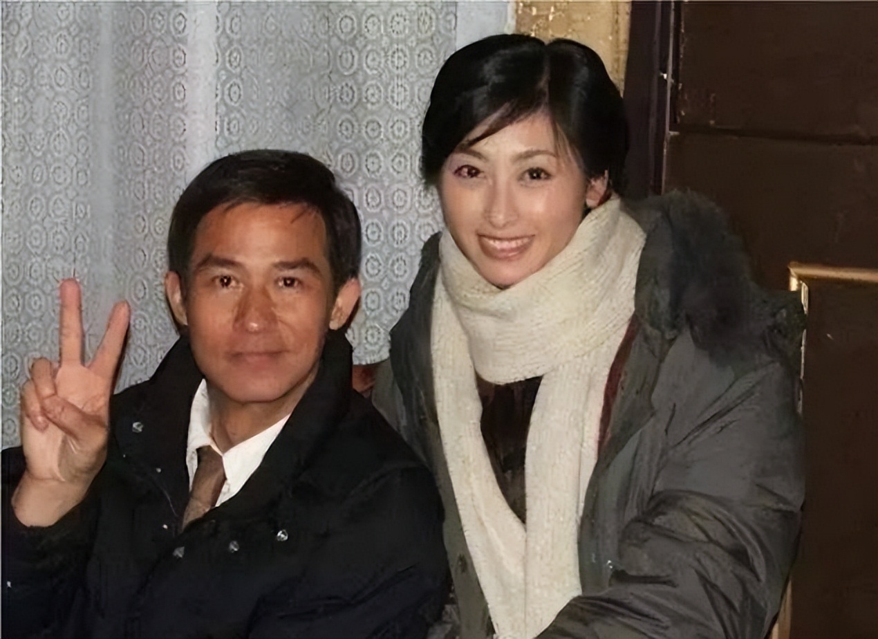 被张铁林玩弄4年，嫁大23岁“黑道头子”，她为何“作践”自己