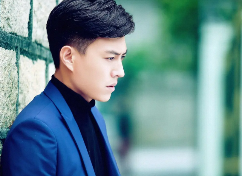 他被前女友嘲讽“太装”,靠喊“母亲”上位,这位男性的过往一点都不简单