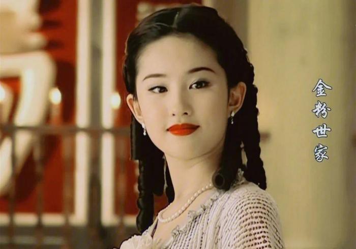 刘亦菲|刘亦菲母亲刘晓莉:身材傲人至今单身,五官比女儿还精致