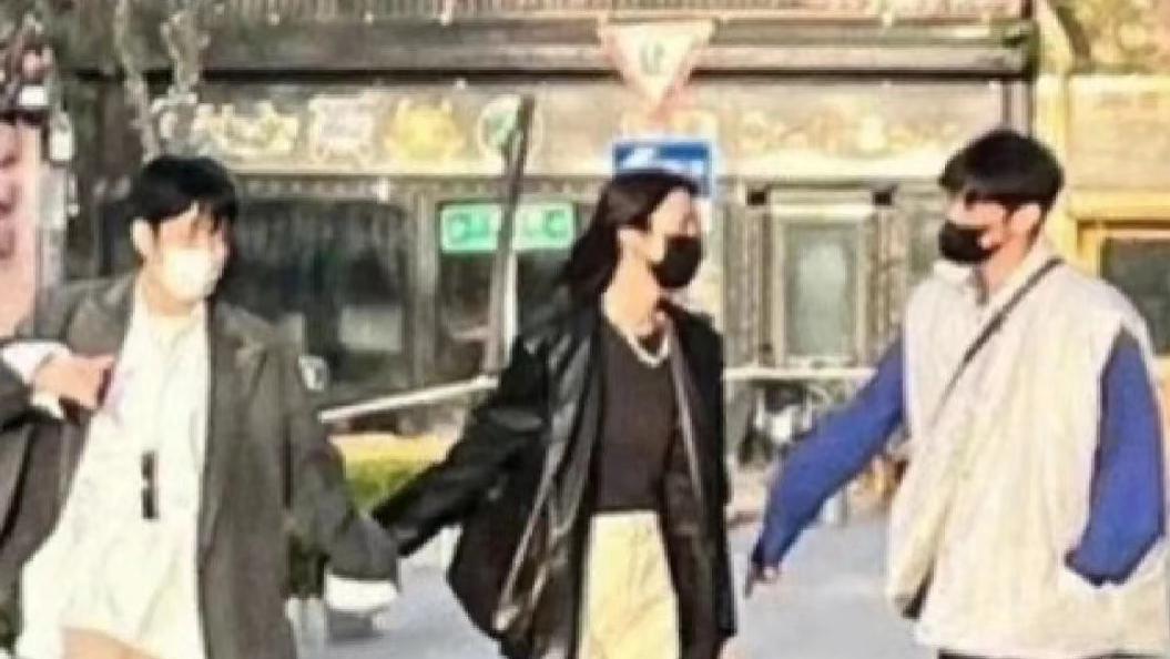 井柏然|关系曝光一年！刘雯打扮越发中性，跟井柏然约会像两个男人手牵手