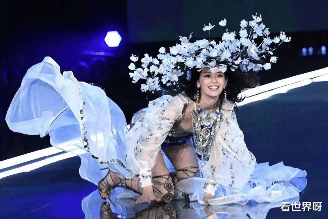 明星|一场明星与名流的合照,把艺人在上流圈的地位照的“体无完肤”