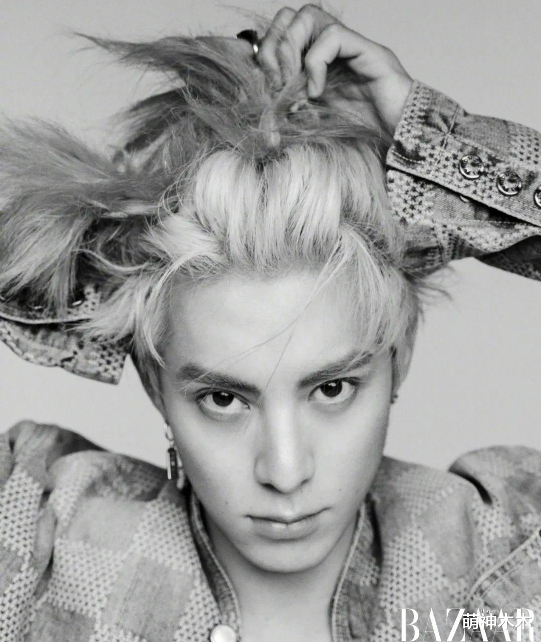 王鹤棣新封卖出近800万,未修图肚腩暴露被嘲,大粉催销量惹争议