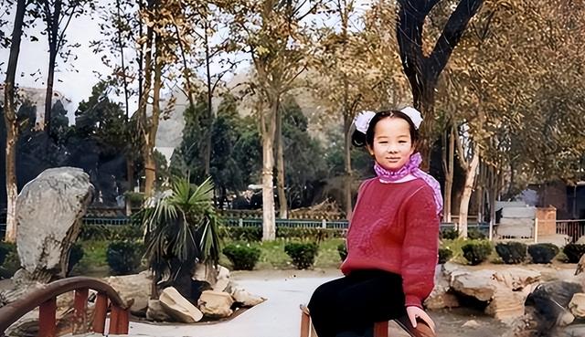 “盲人歌手”刘赛:成名时拒绝抛弃农村丈夫,如今丈夫成她的骄傲