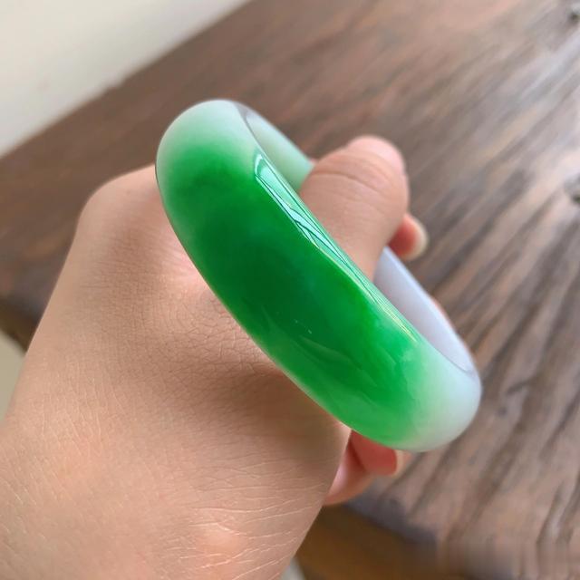翡翠手镯|细糯种和冰糯种有何区别