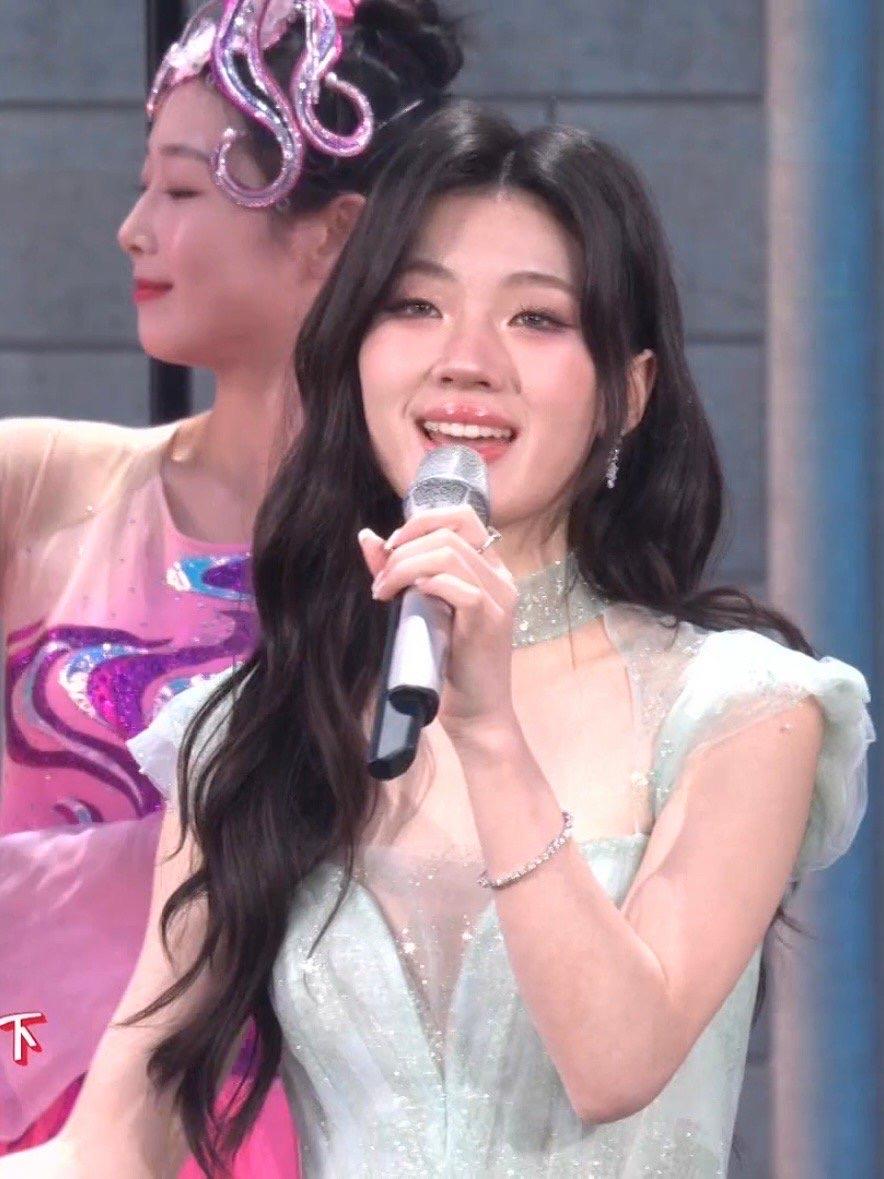 春晚|兔年春晚看点多，美女如云无滤镜生图超养眼，邓超再现社牛场面