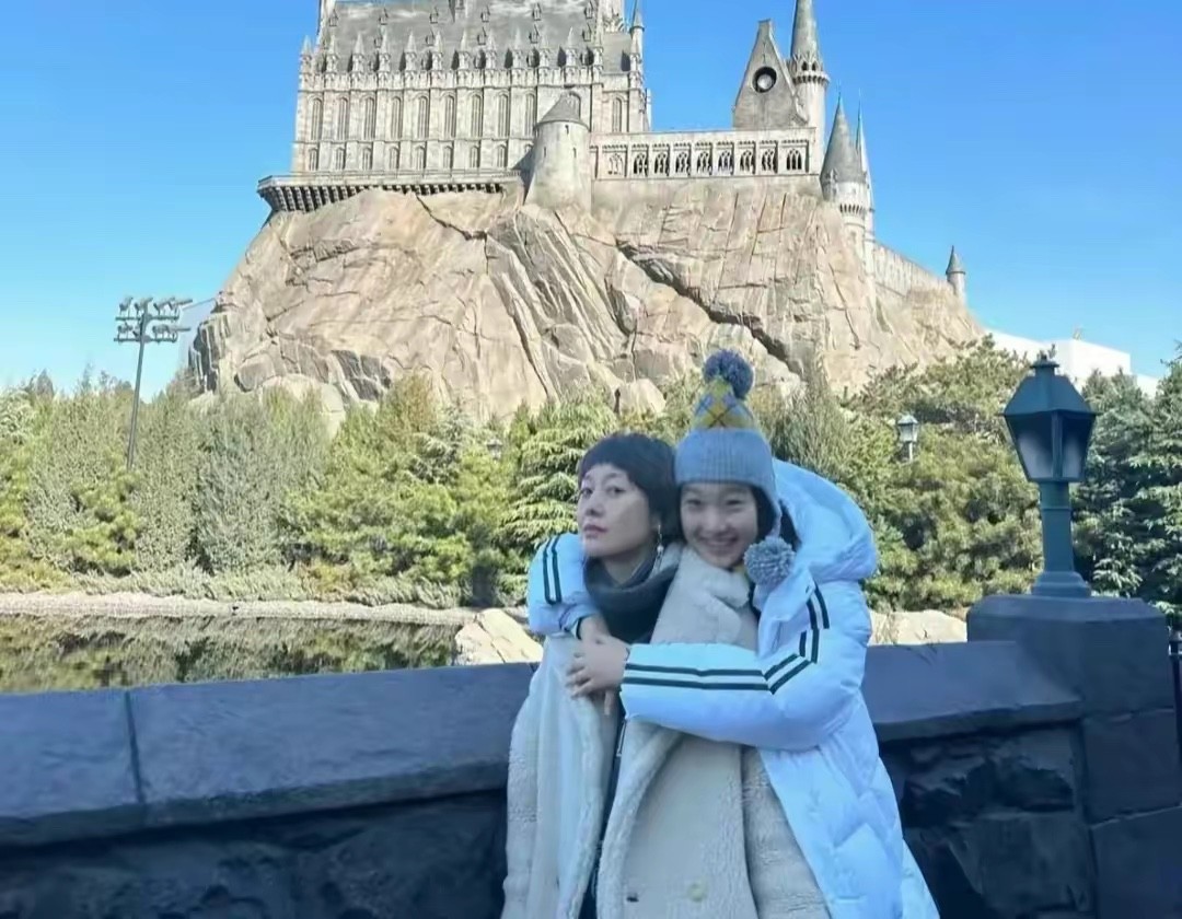 马伊琍俩女儿太漂亮!妹妹10岁生日宴,姐姐和妈妈拍合照太美啦