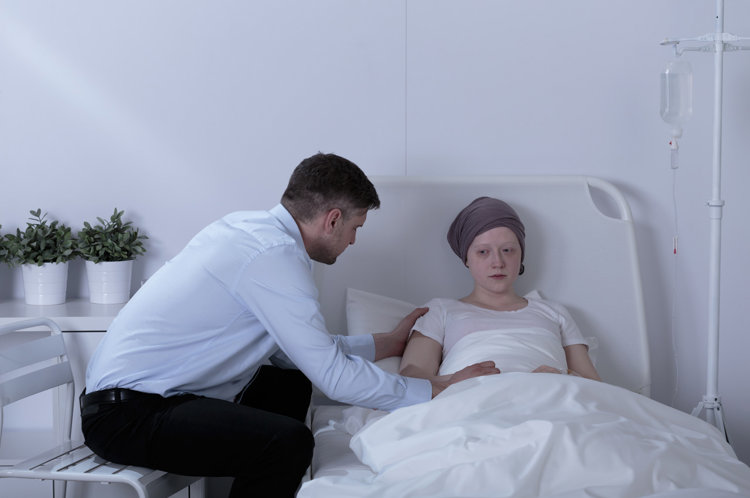 身价千亿的左晖因癌离世，生前曾赴美治疗，肺癌为何难以治愈？