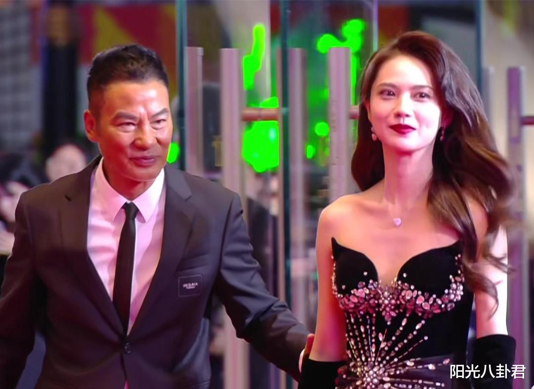 尖叫之夜红毯上,任达华的绅士风度,给内娱所有男明星上了一课