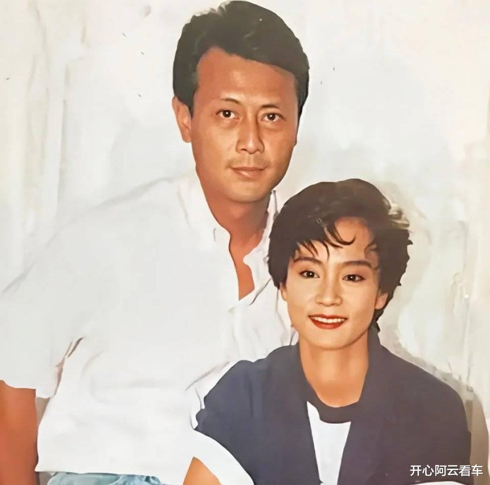 “鲜花插在牛粪”上的10位顶级女星，个个貌美如花，这是真爱吗？