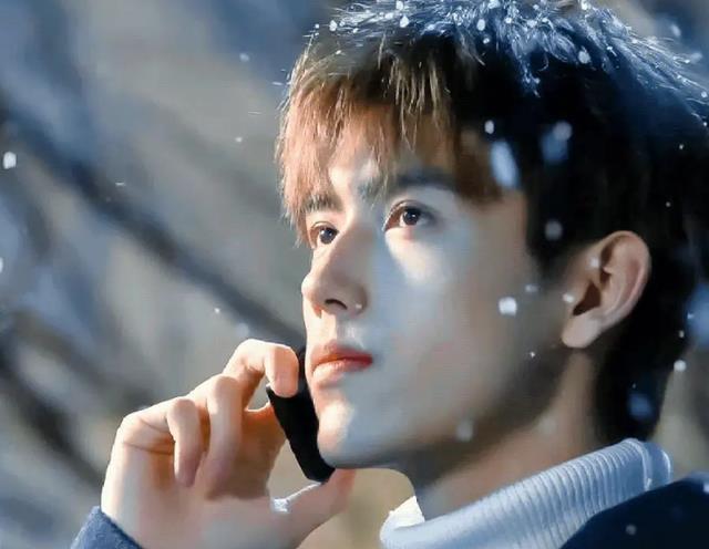 张一山|大瓜！曝某童星被抓踩缝纫机，团队接管账号打掩护，网传是张一山